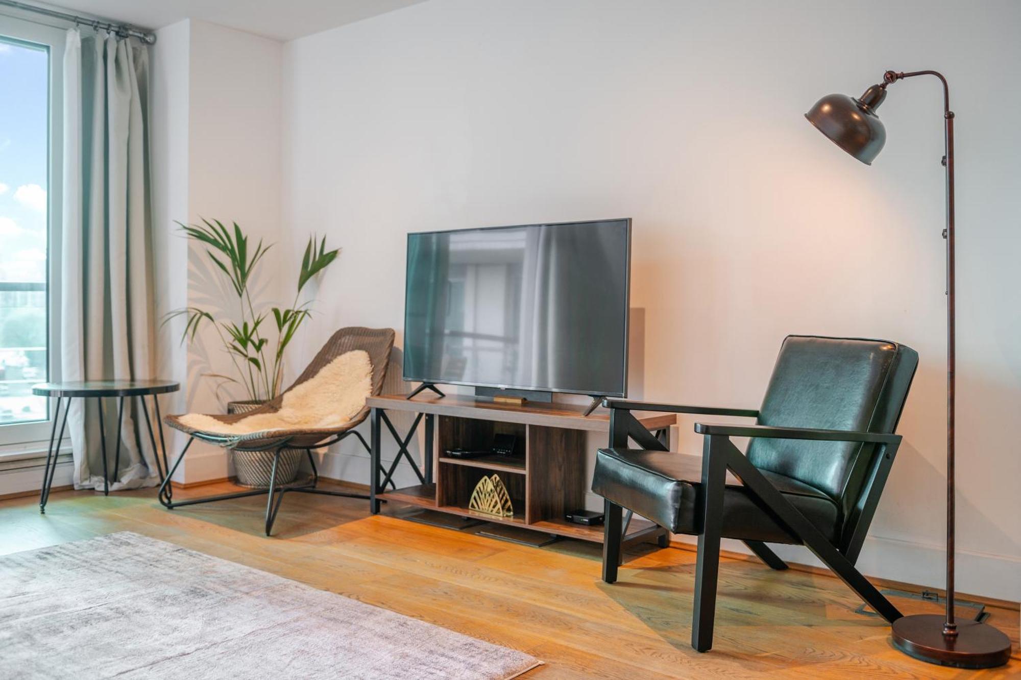 Riverside Balcony Apartments, 10 Minutes From Oxford Circus Appartement Londen