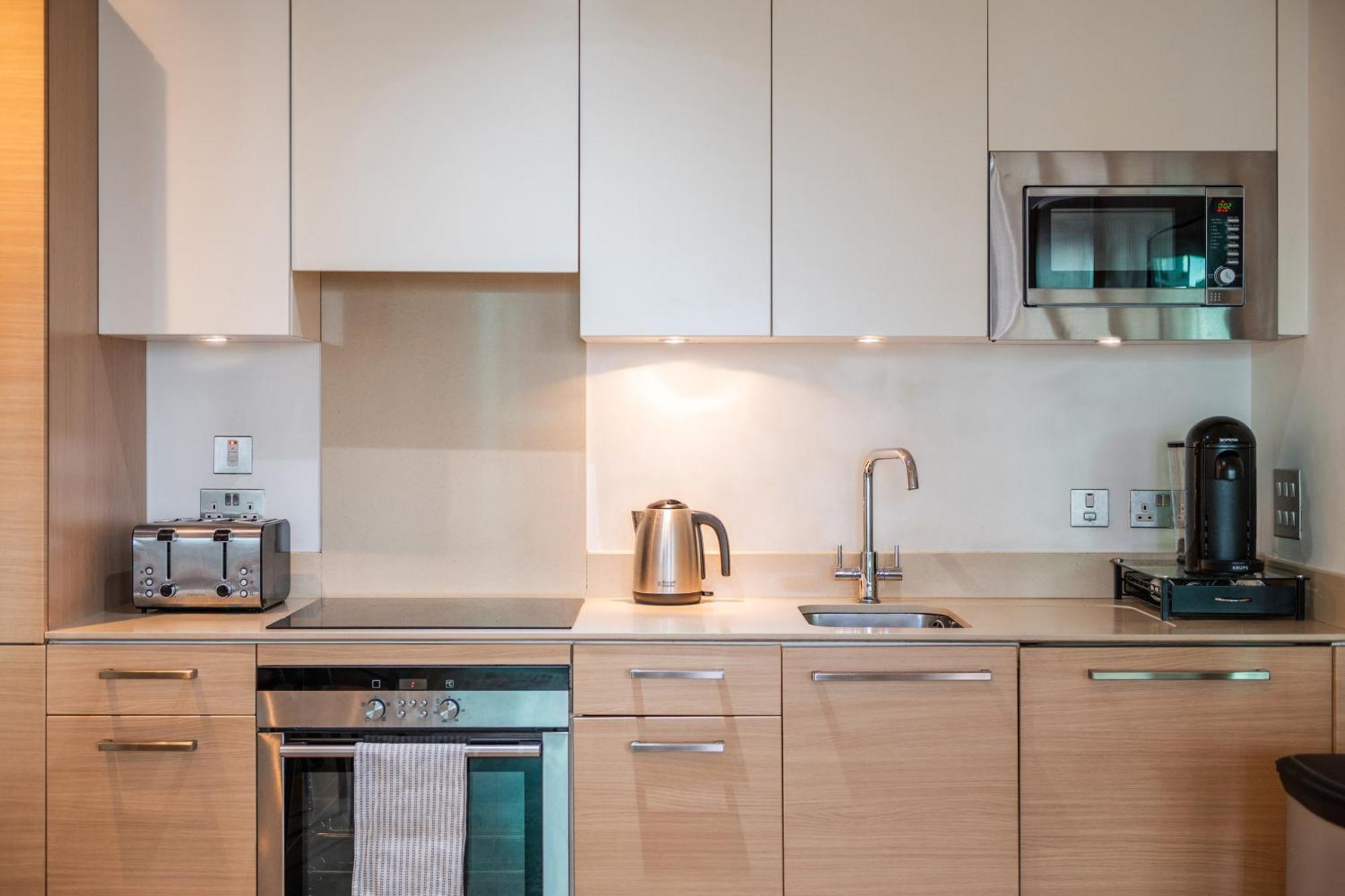 Riverside Balcony Apartments, 10 Minutes From Oxford Circus London