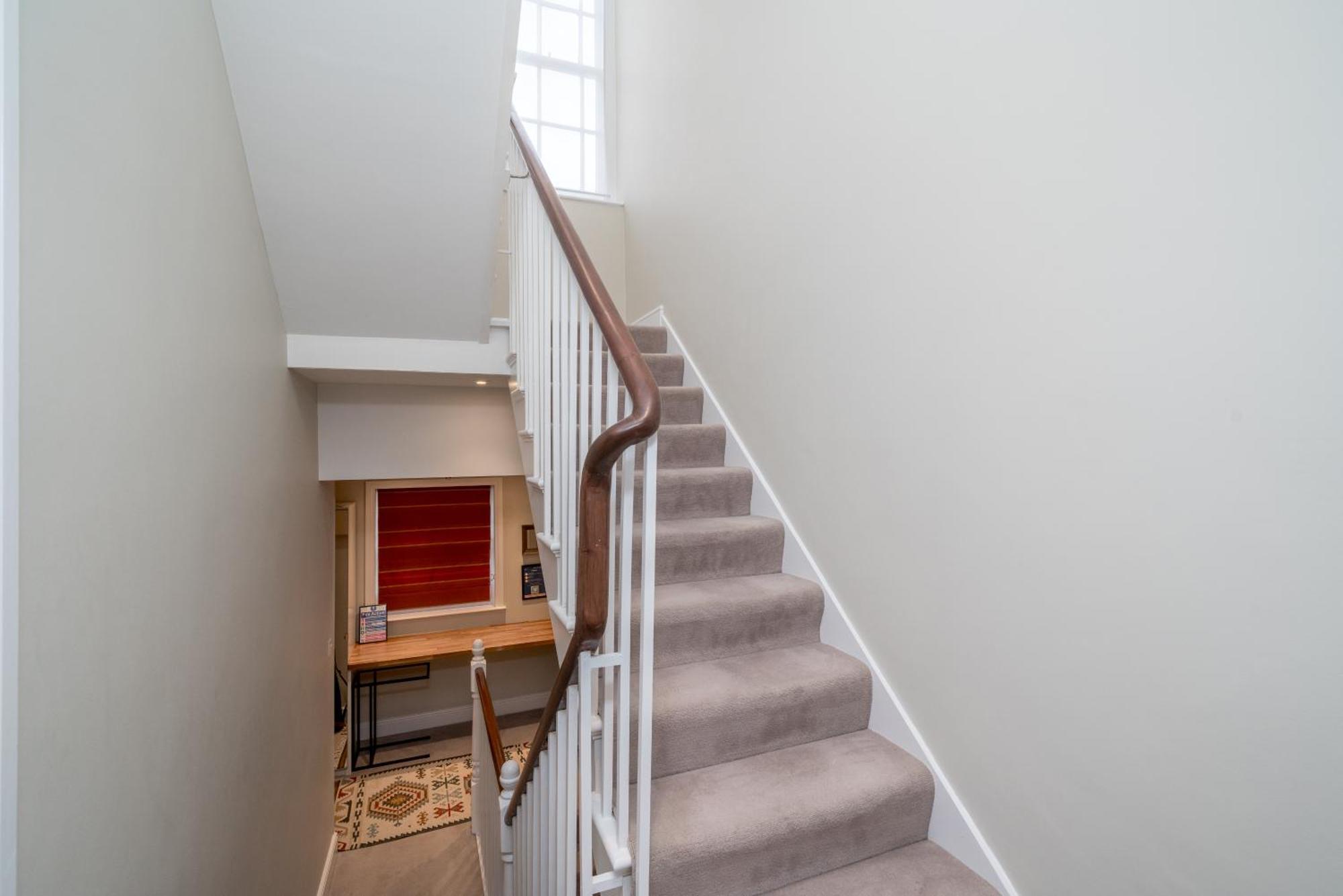 Spacious Flat Near Victoria And Warwick Square Appartamento