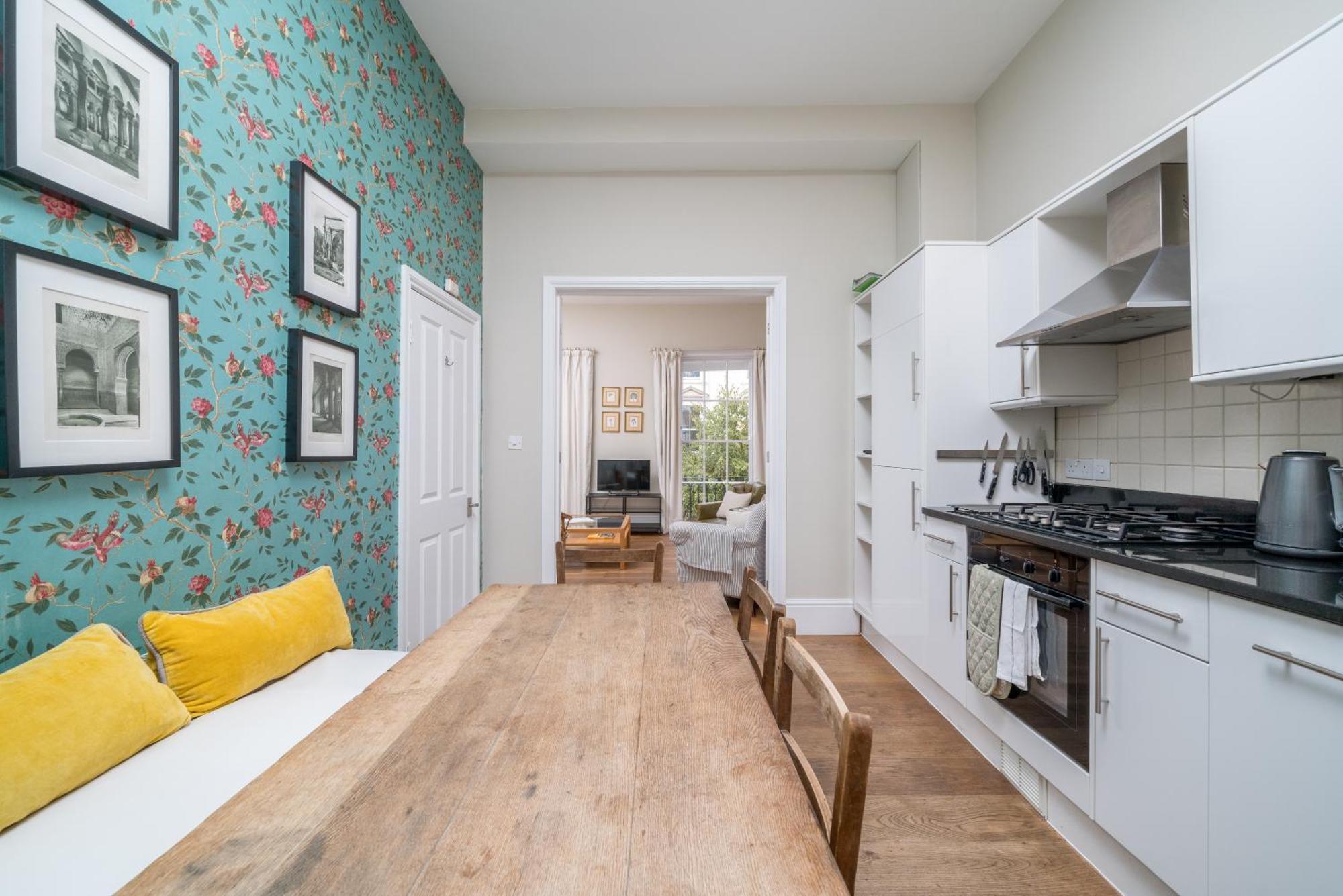Spacious Flat Near Victoria And Warwick Square * Londra