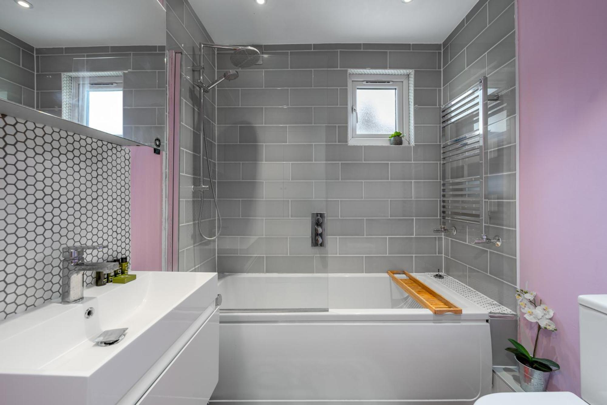 Claremont B - * Londra