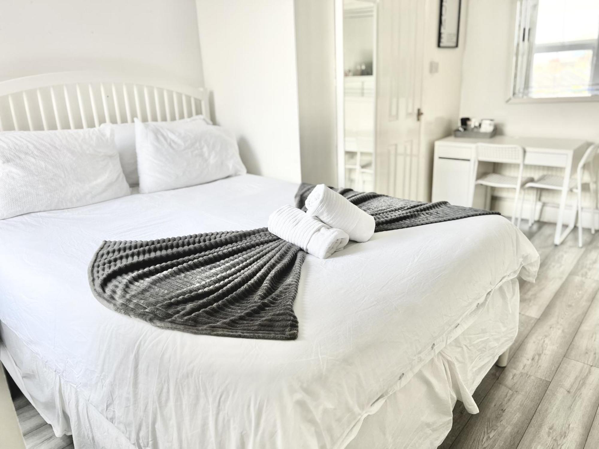Apartment Next Westfield Mall London
