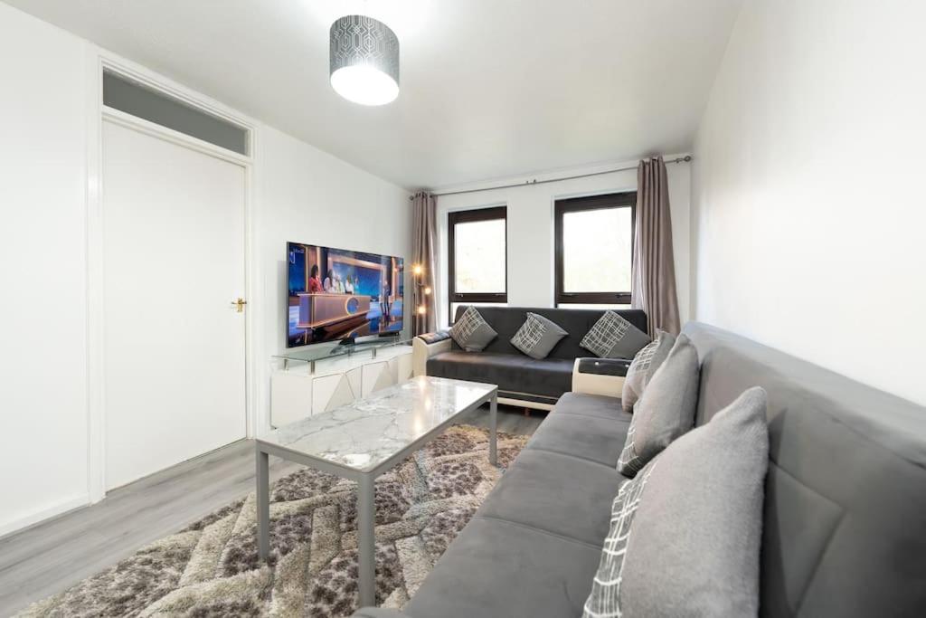 Idyllic Stylish With Fast Speed Broadband & Free Parking Appartamento
