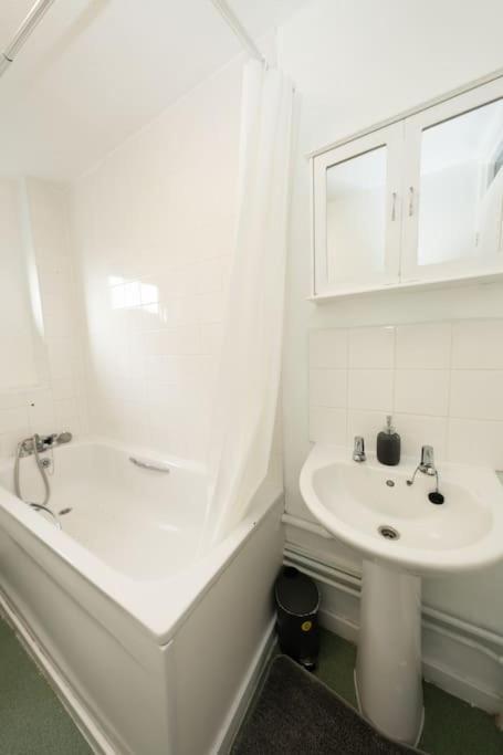 Appartamento Idyllic Stylish With Fast Speed Broadband & Free Parking