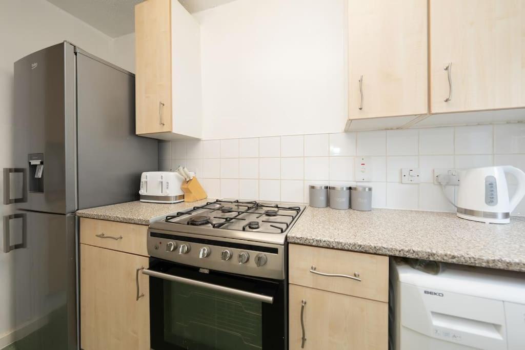 Idyllic Stylish With Fast Speed Broadband & Free Parking Appartamento Londra