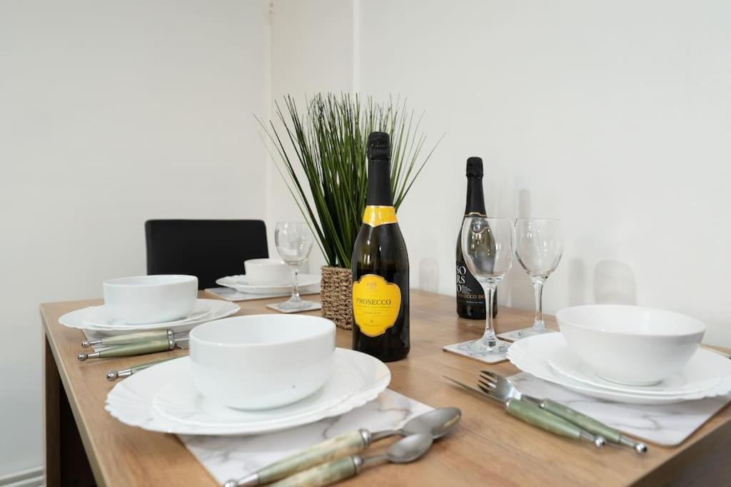 Idyllic Stylish With Fast Speed Broadband & Free Parking *