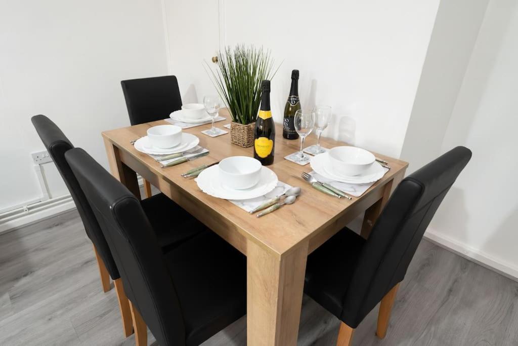 Appartamento Idyllic Stylish With Fast Speed Broadband & Free Parking