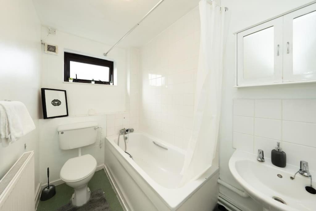 Idyllic Stylish With Fast Speed Broadband & Free Parking Appartamento Londra
