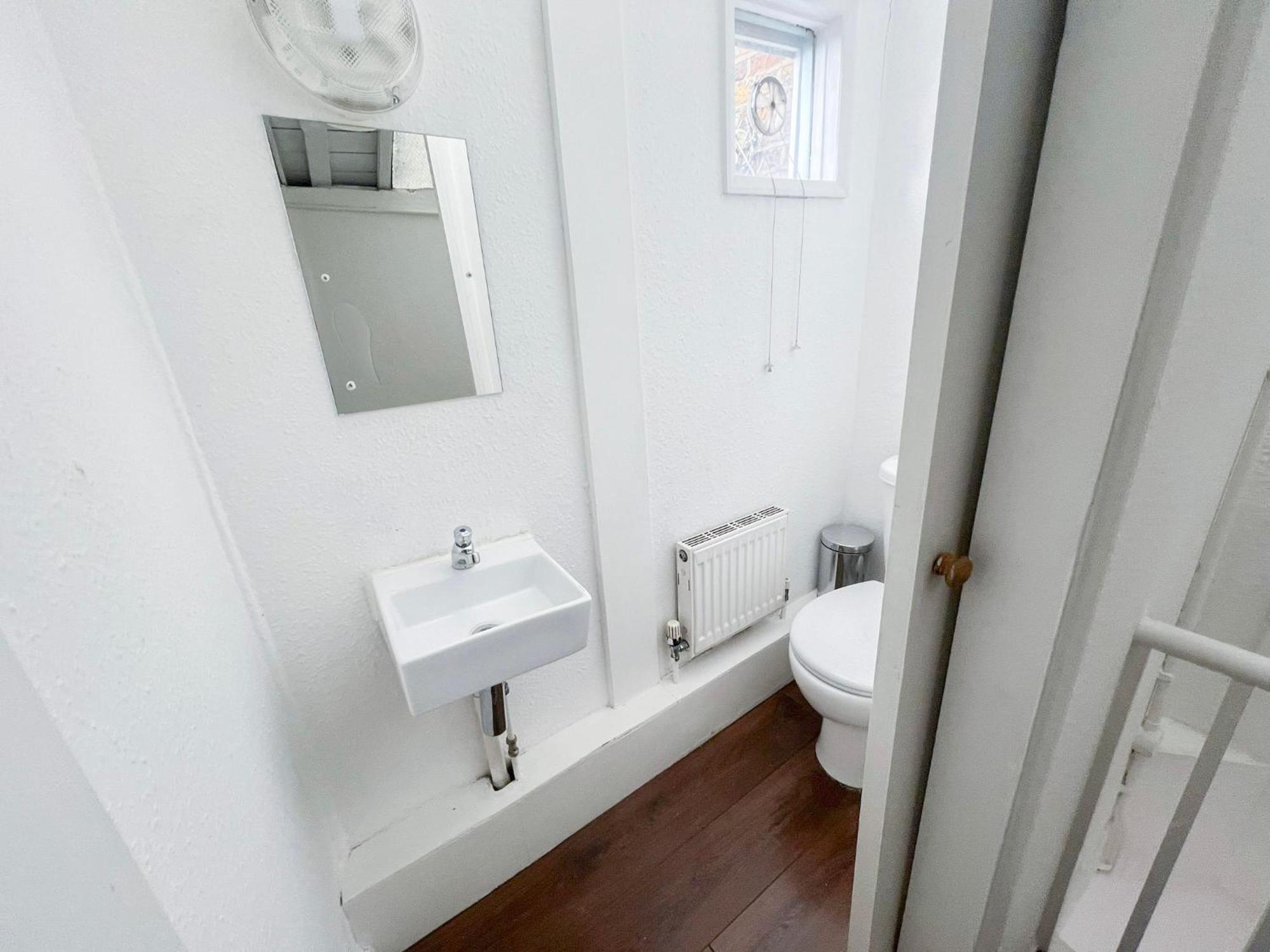 2 Bedroom Flat A Short Walk Away To Barbican Centre Near Farringdon, Old St Apartment London