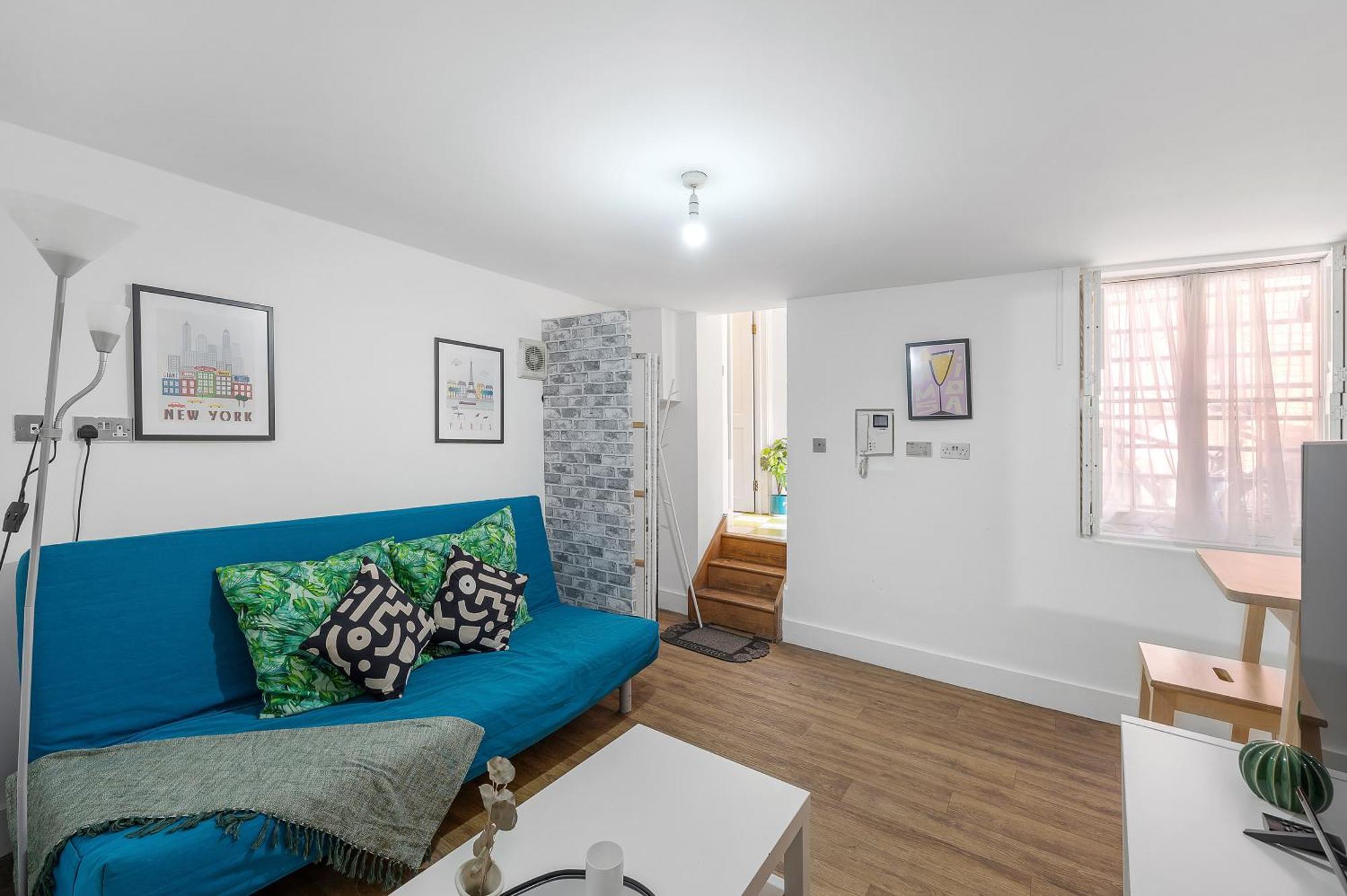 Flat Offers Superb Transport Connections * Londen