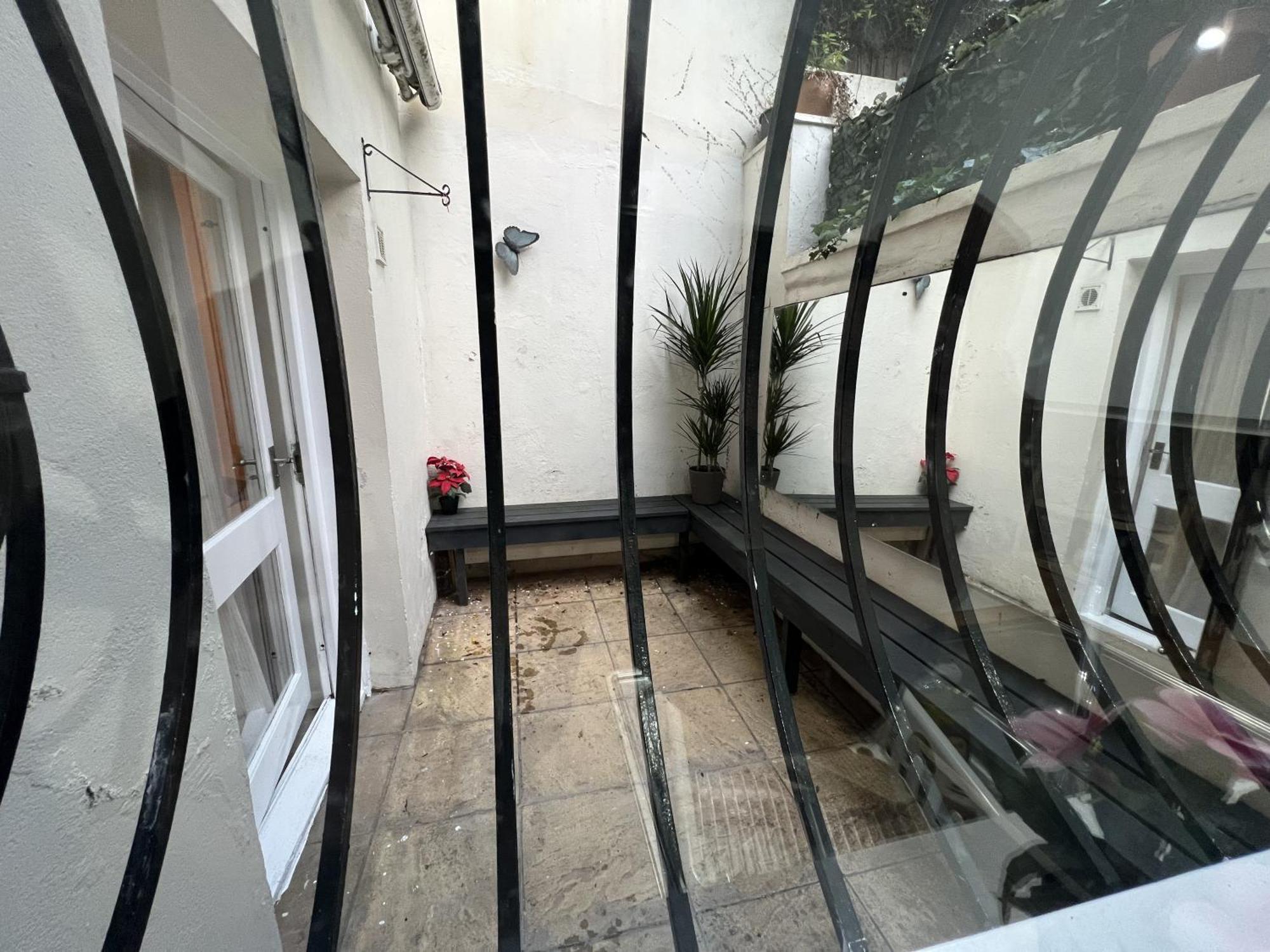 Stylish Entire With Private Garden In Camden, London