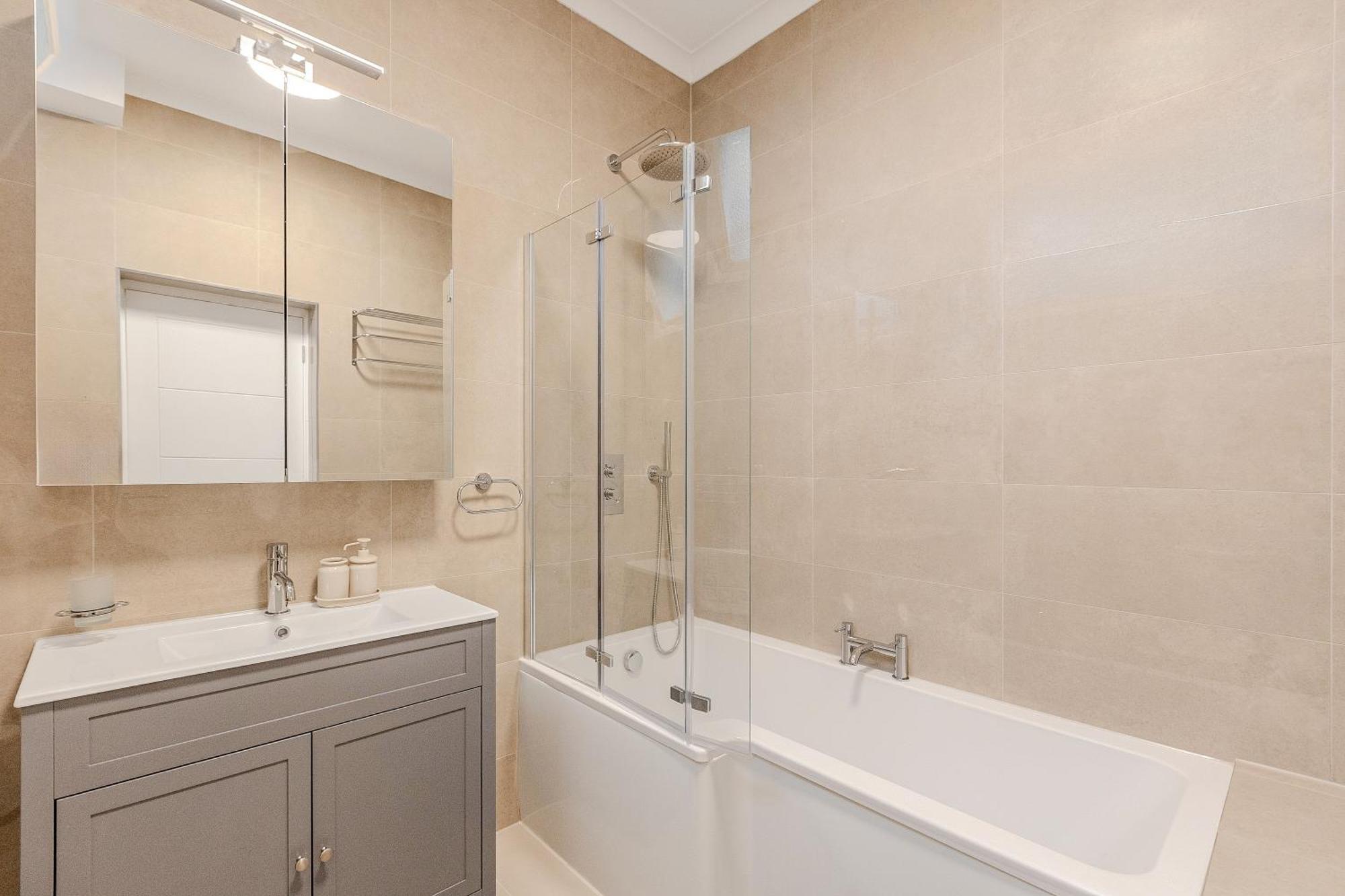 Apartment 3br 3lvl Flat In Camden, 5 Mins Camden Town Tube *