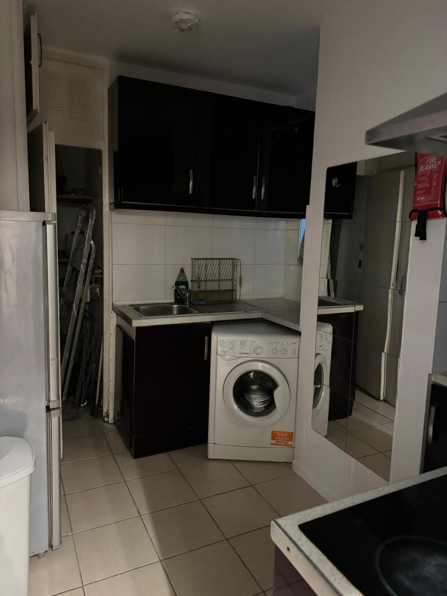Lägenhet Excellent - 3 Bedrooms London