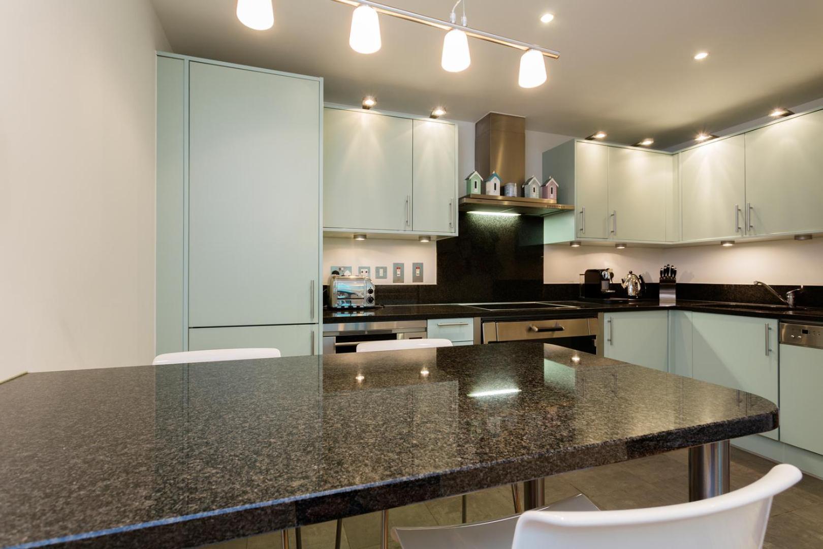 Veeve - Modernist Wharf Apartment