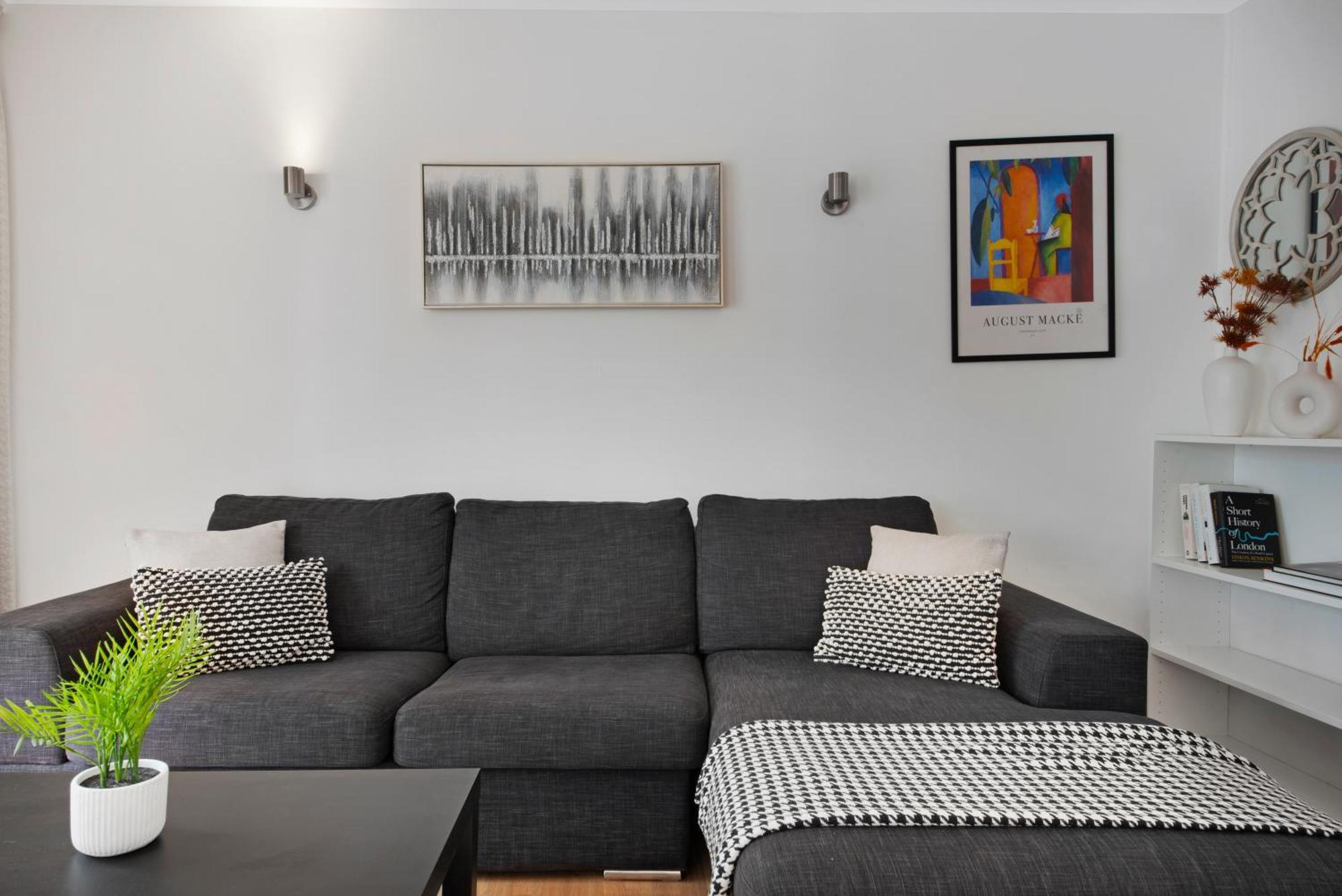 2 Bed Apartment- London- Lift & Balcony Leilighet London