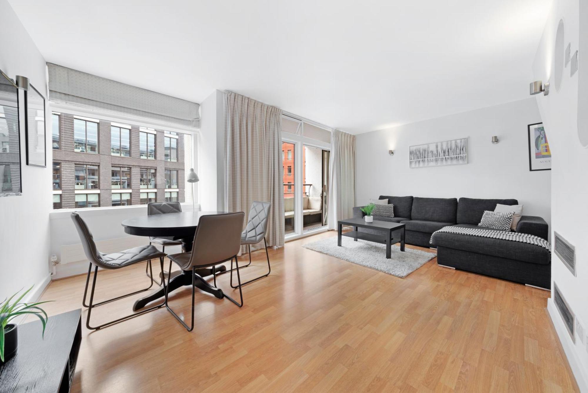 2 Bed Apartment- London- Lift & Balcony Leilighet
