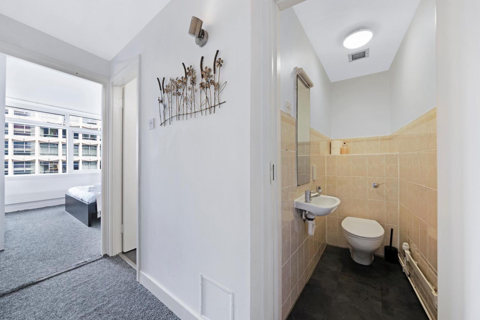 2 Bed Apartment- London- Lift & Balcony Leilighet *