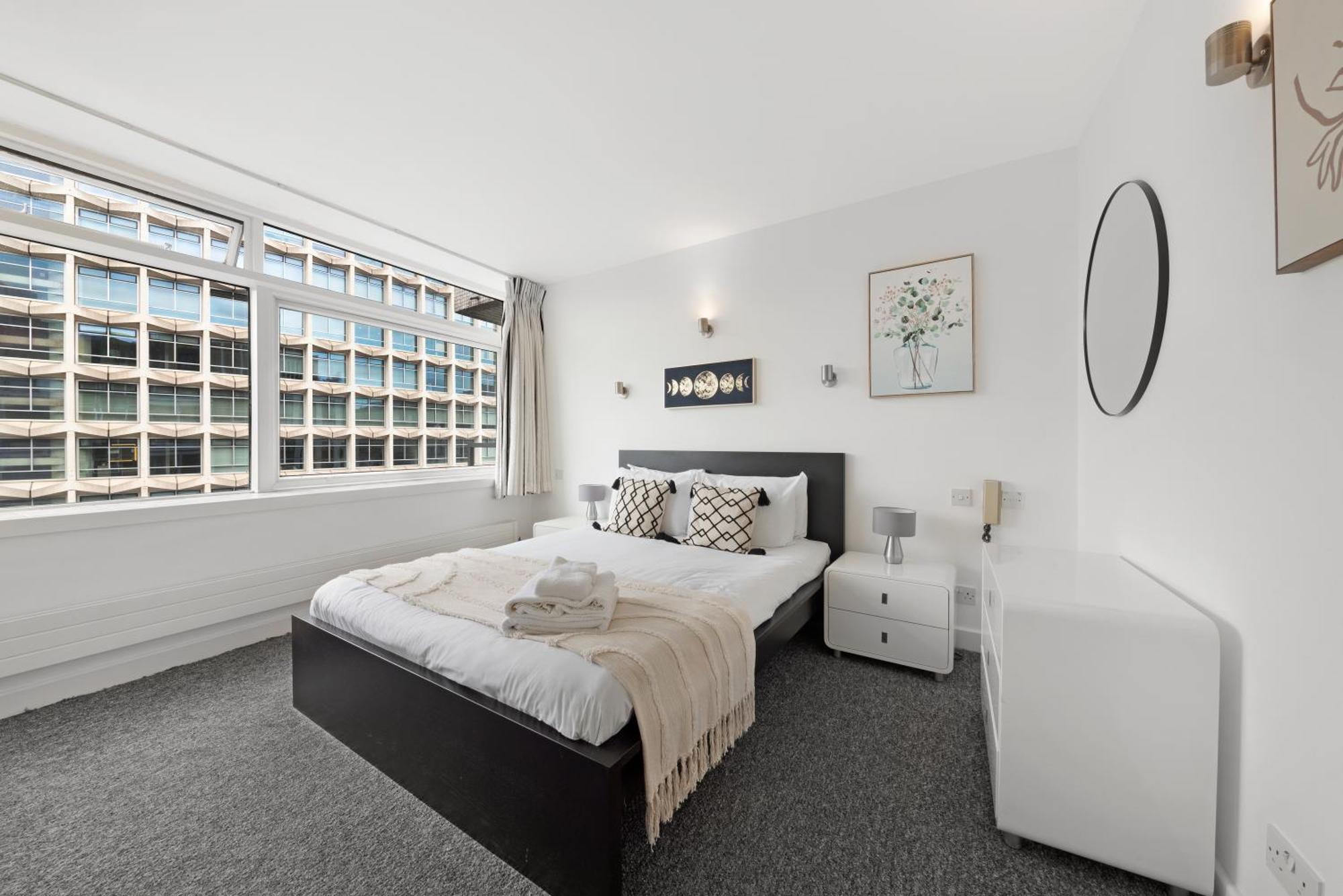 Leilighet 2 Bed Apartment- London- Lift & Balcony *