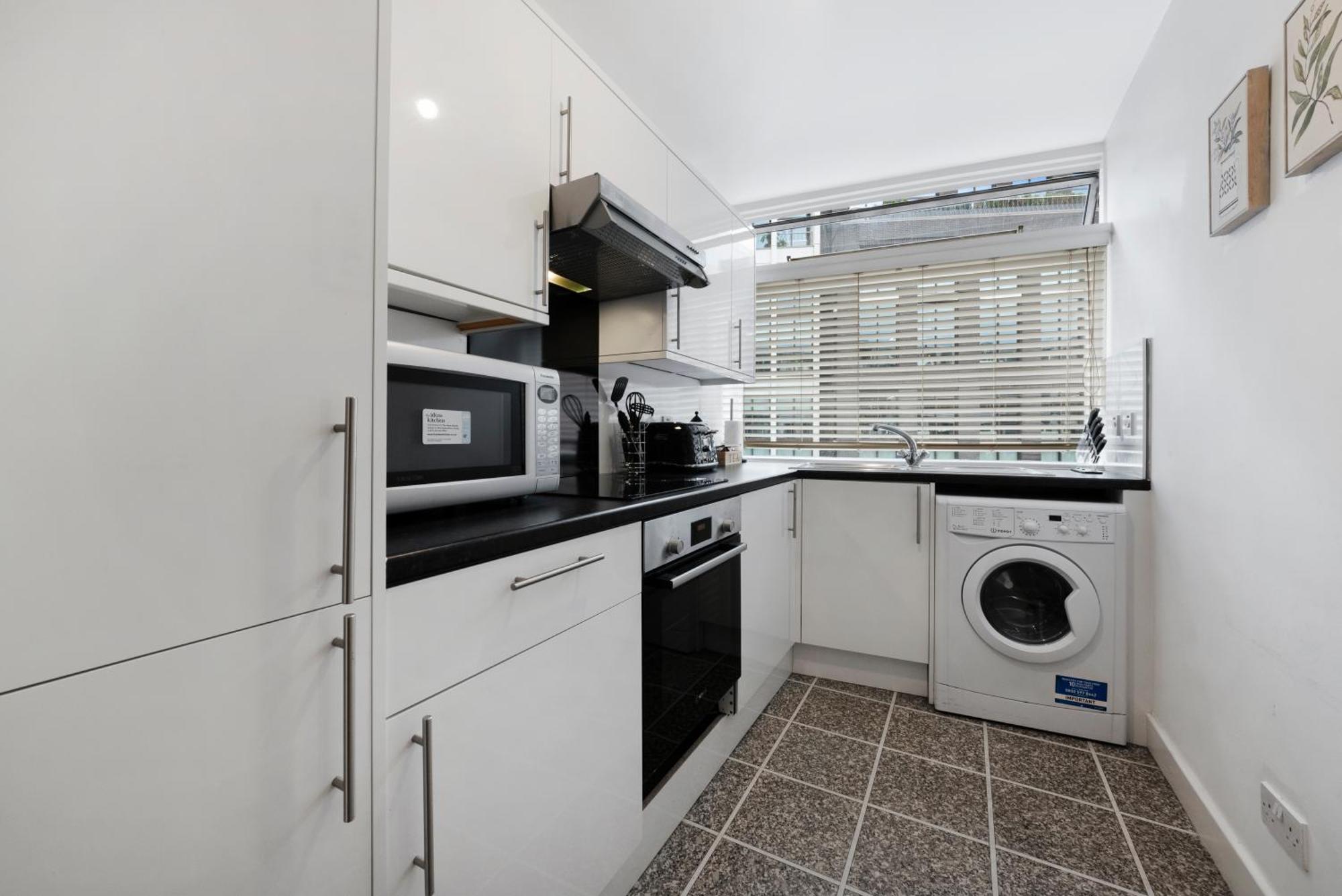 Leilighet 2 Bed Apartment- London- Lift & Balcony *