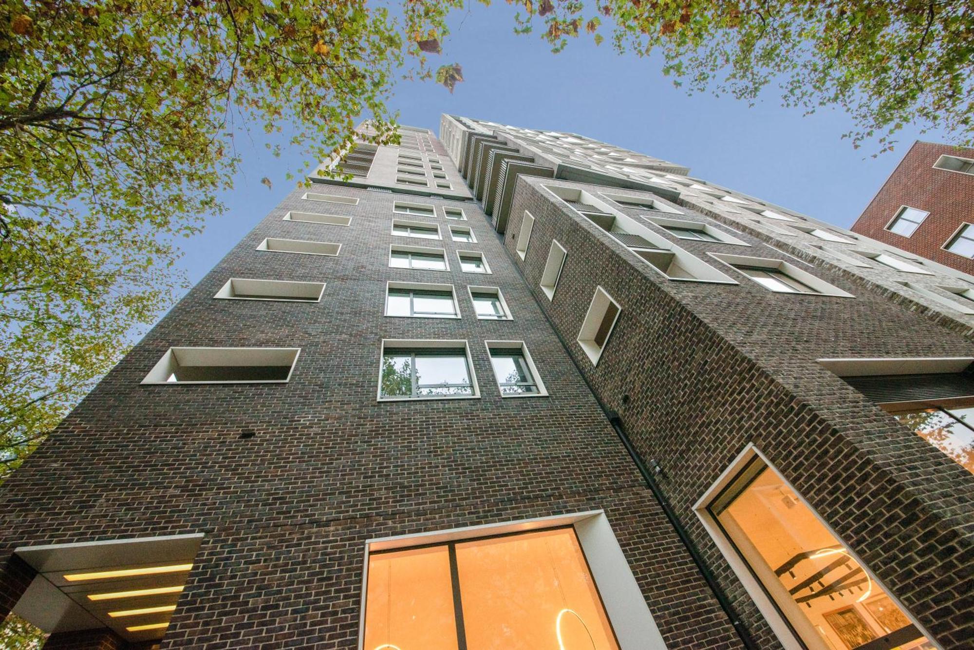 Modern 2 Bed Heart Of Elephant Castle London