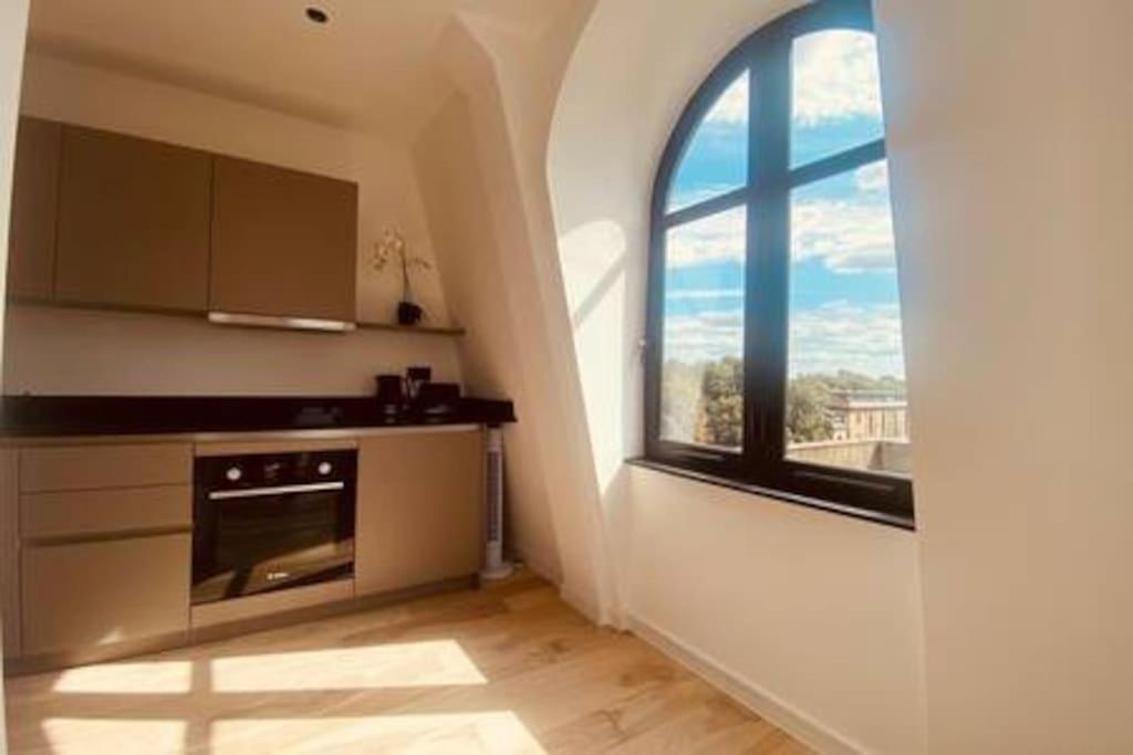 Appartement New 1 Bed Flat With Terrace Londen