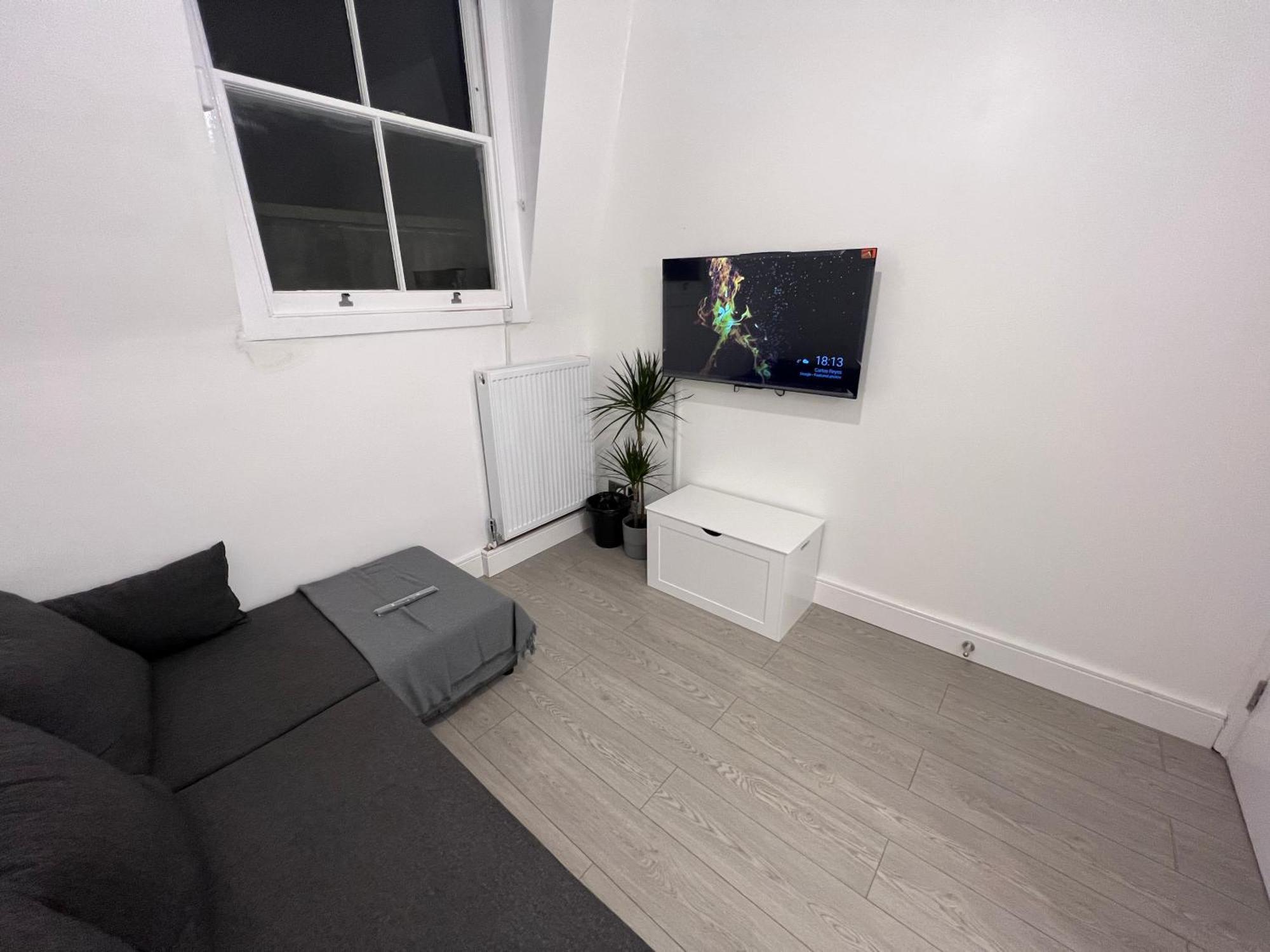 2 Bed In On 3rd Floor - Newly Refurbished - No Lift