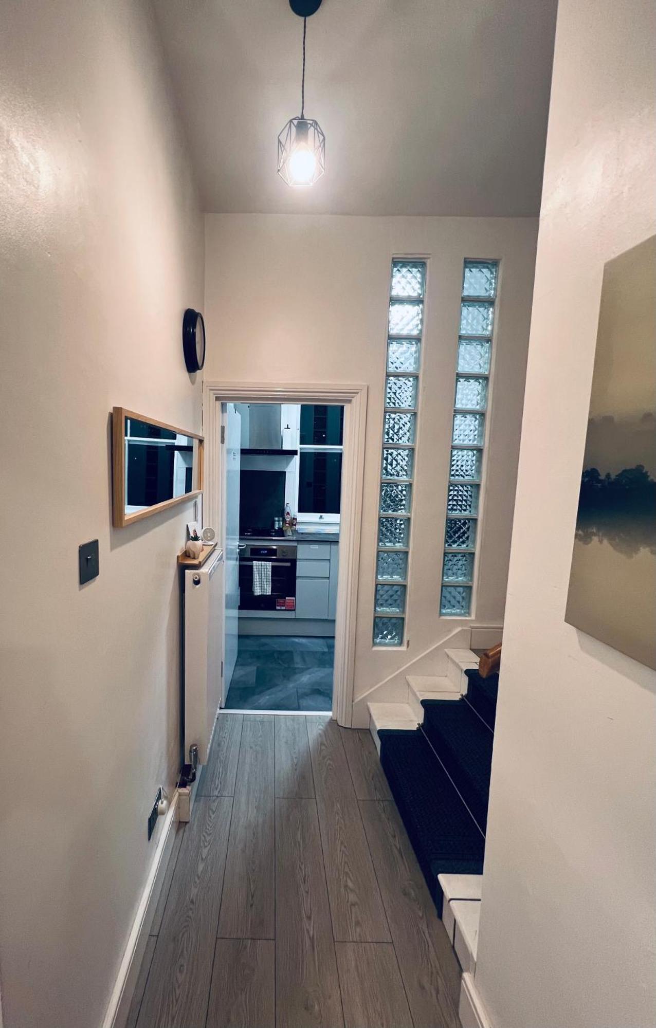 2 Bed In On 3rd Floor - Newly Refurbished - No Lift Apartment *