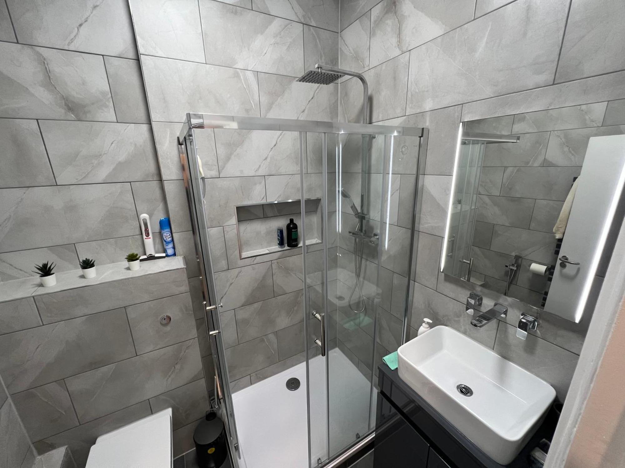 Apartment 2 Bed In On 3rd Floor - Newly Refurbished - No Lift London