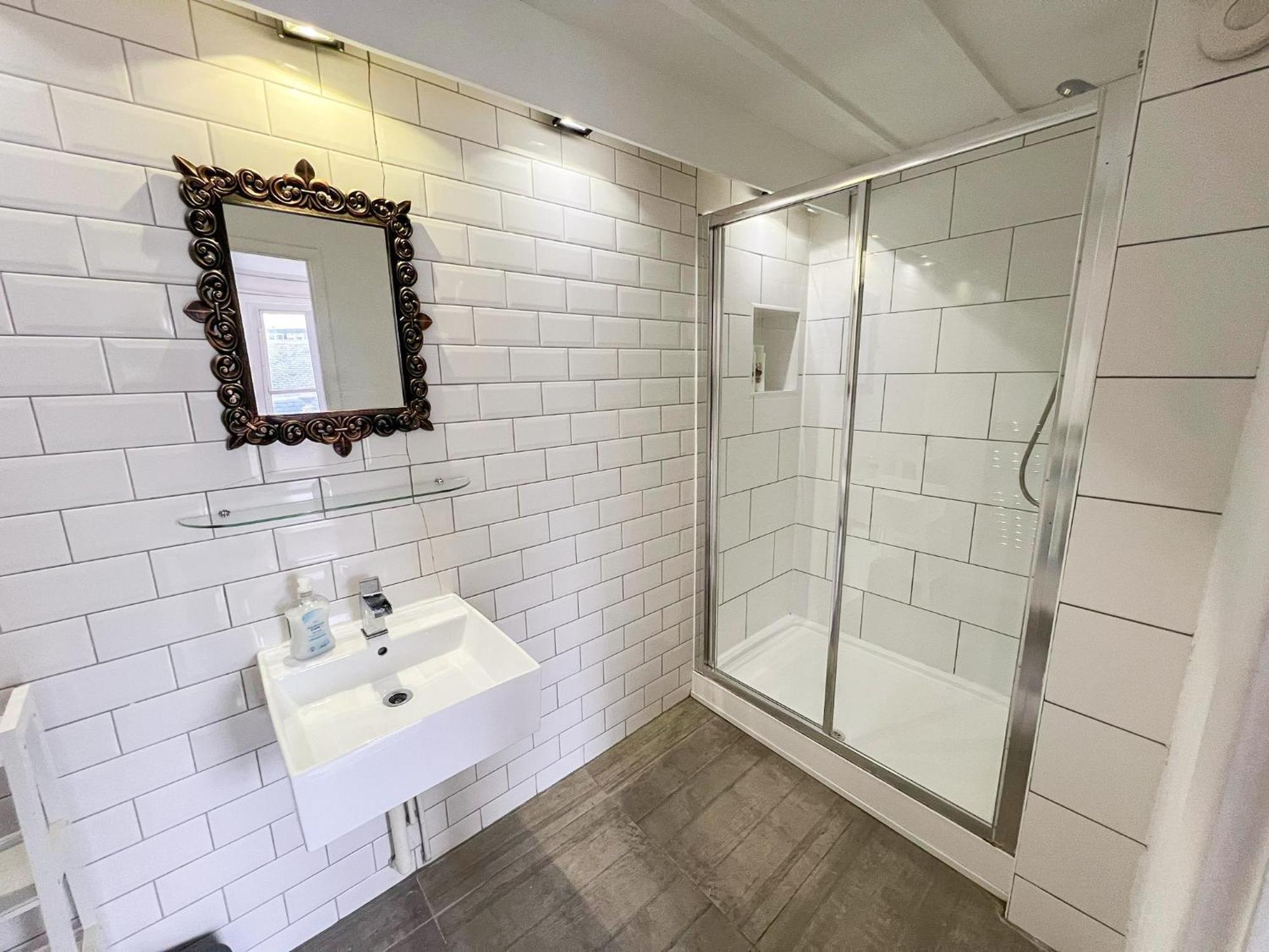 Apartment 2 Bedroom Flat A Short Walk Away To Barbican Centre Near Farringdon, Old St *