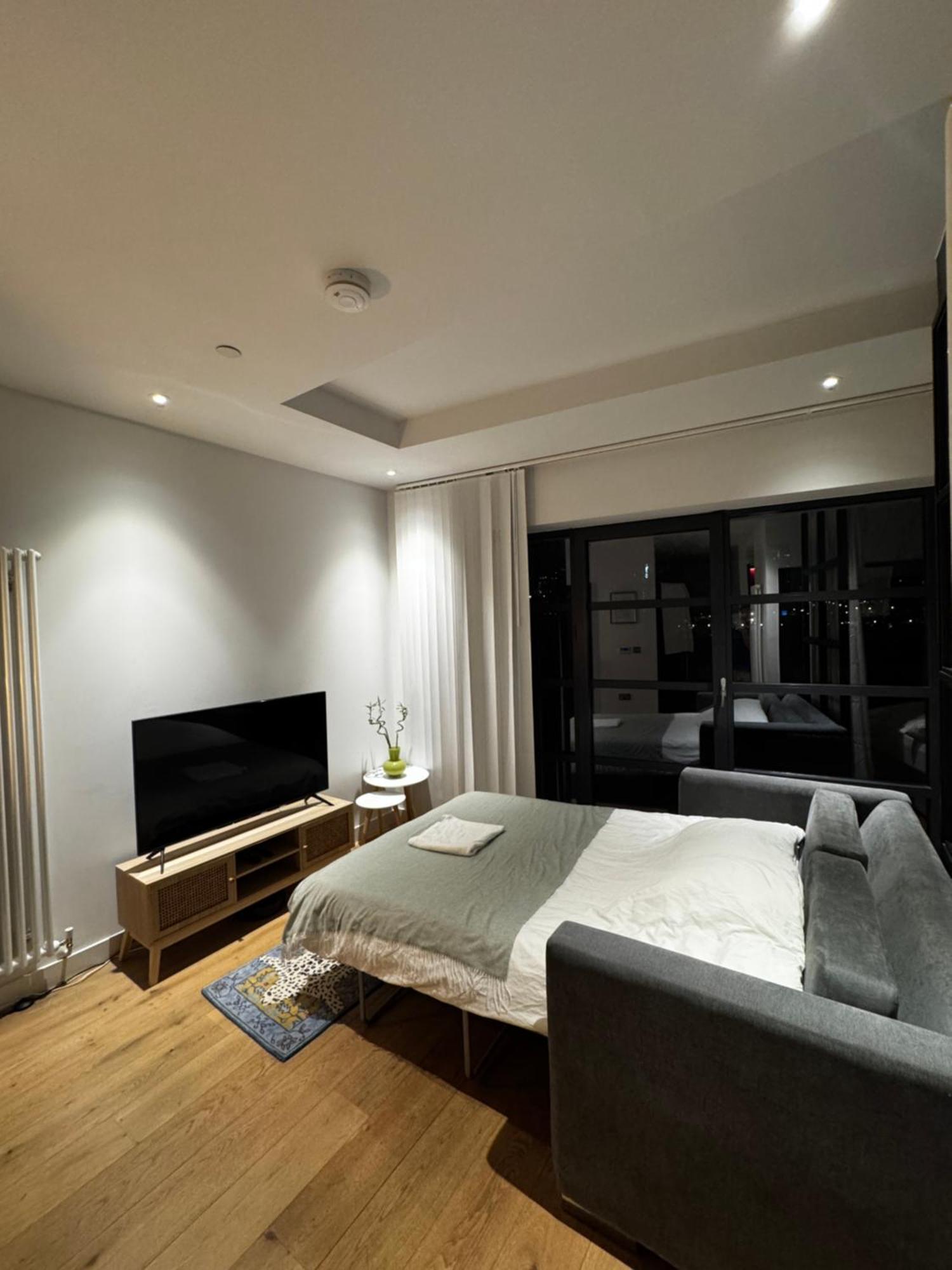 Island 1 Bedroom Luxury Apartments, Private Balcony Apartment *