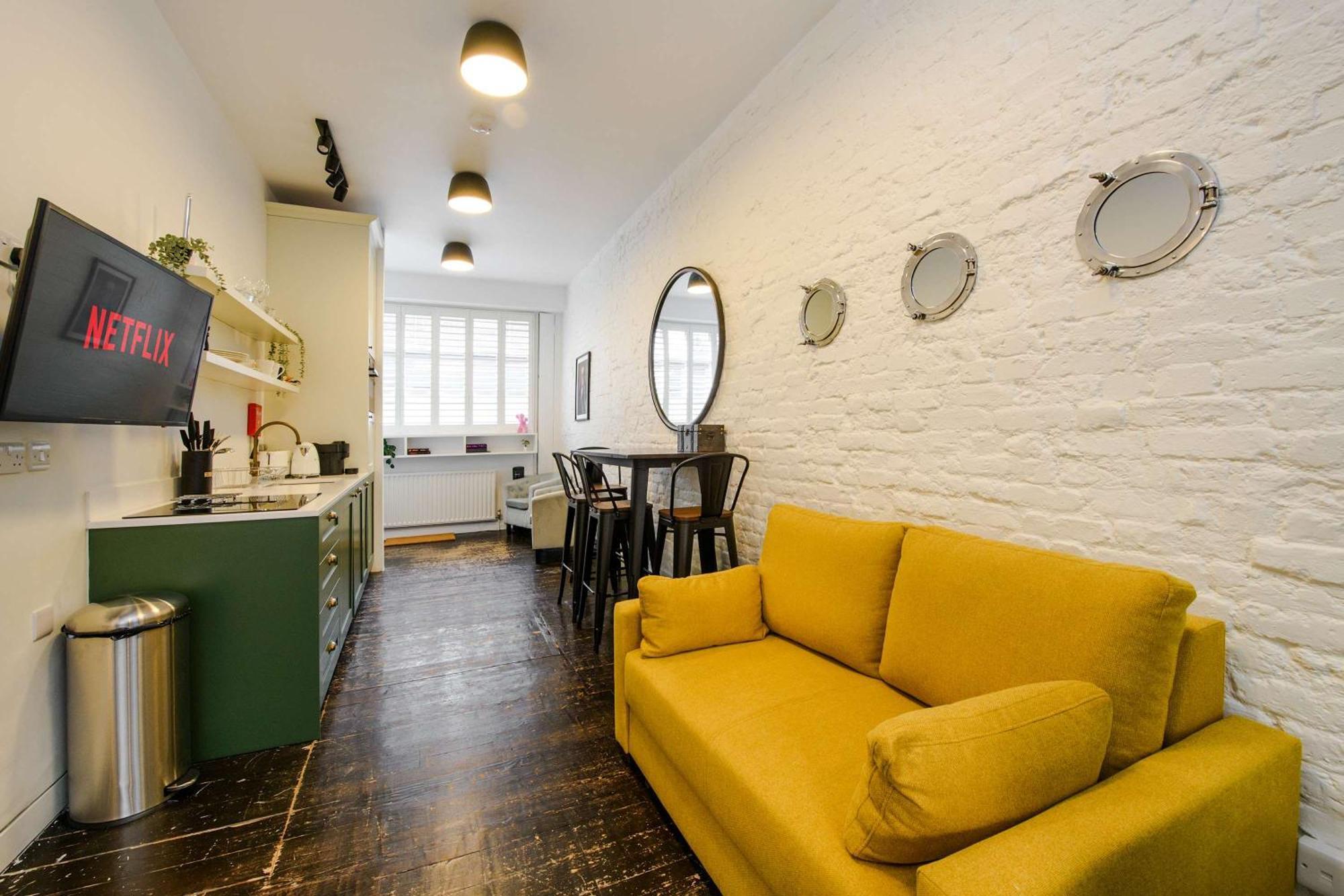 The Cheeky Hideaway-borough- By Frankie Says Londen