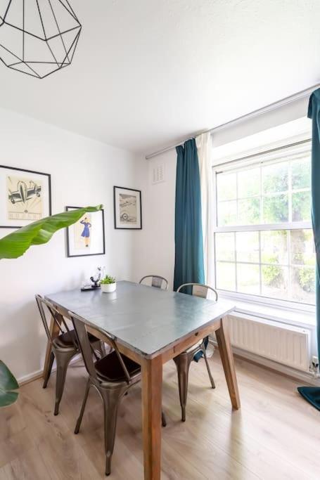 Quaint Near Tower-london Bridge And Big Ben * London