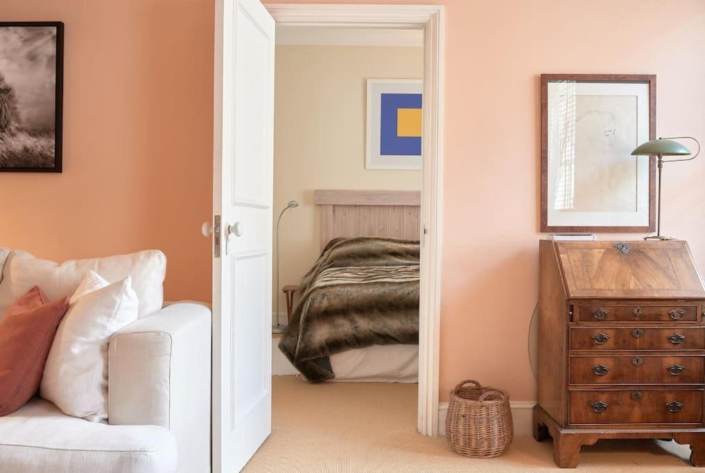 A Perfect Treasure Of A In Knightsbridge Appartement *
