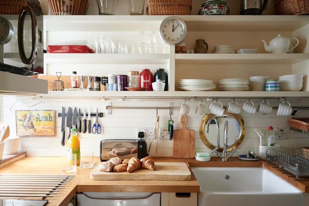 A Perfect Treasure Of A In Knightsbridge Appartement *
