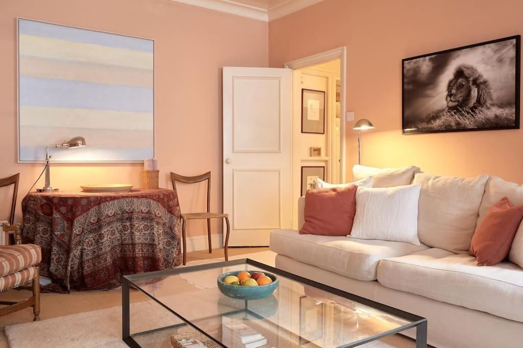 A Perfect Treasure Of A In Knightsbridge Appartement Londen