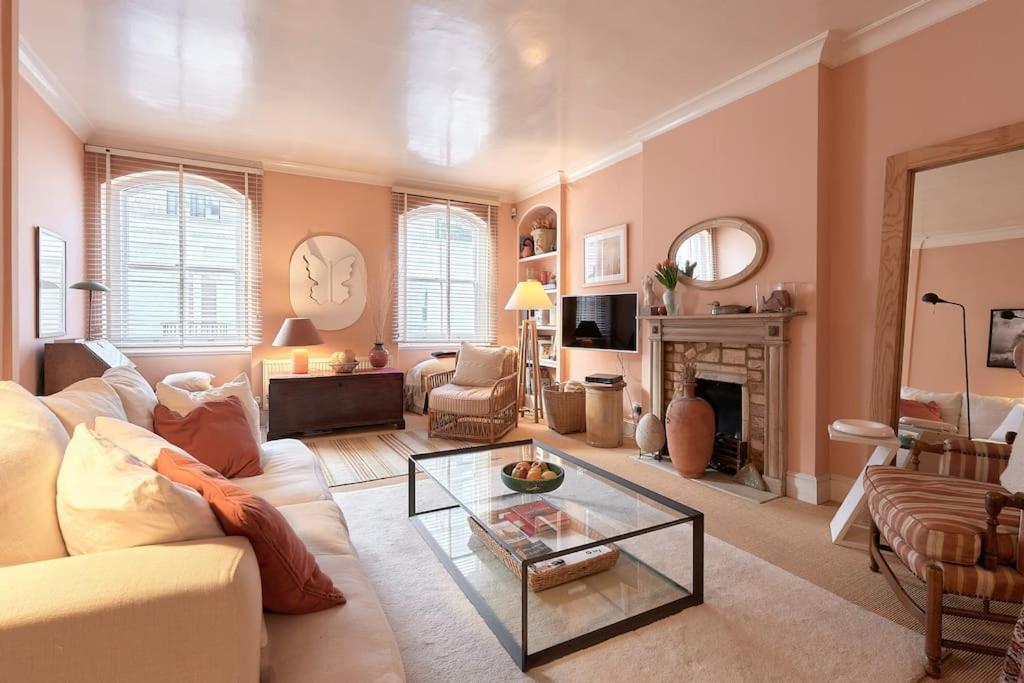 A Perfect Treasure Of A In Knightsbridge Appartement