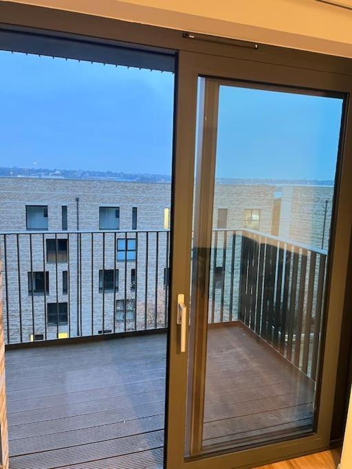 Appartement Modern, Luxurious 1 Next To Station, Few Stops Away From Londen
