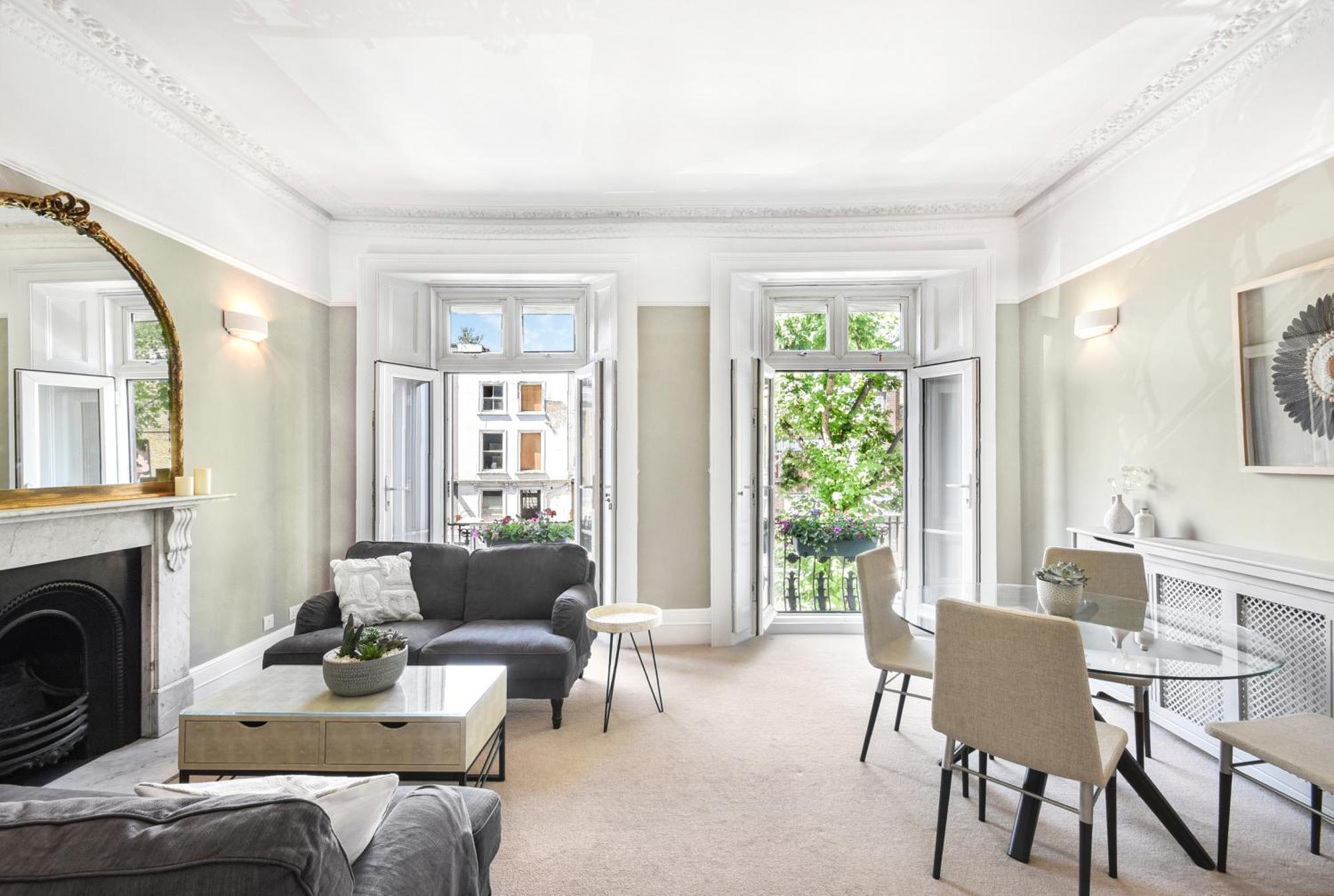 Apartment Lovely Large 1 Bed Renovated Flat W Balcony & 600mb Wifi
