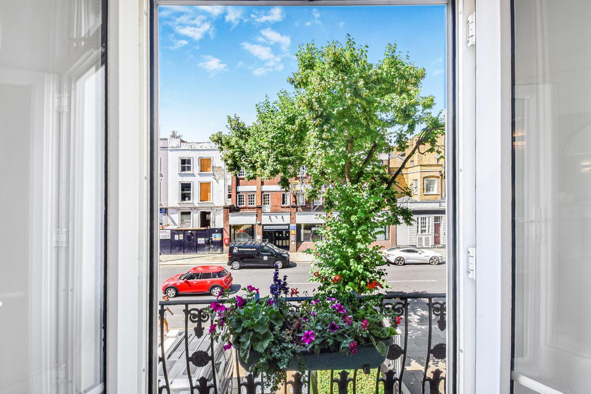 Lovely Large 1 Bed Renovated Flat W Balcony & 600mb Wifi Apartment London