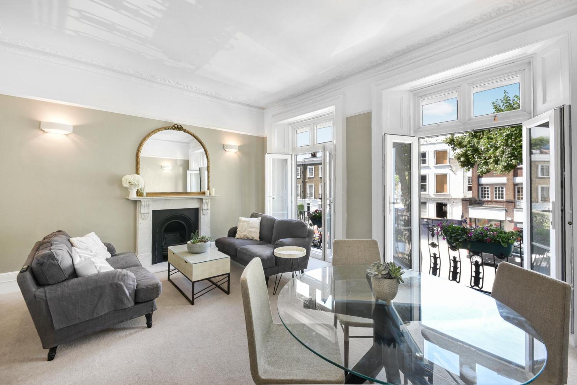 Lovely Large 1 Bed Renovated Flat W Balcony & 600mb Wifi * London