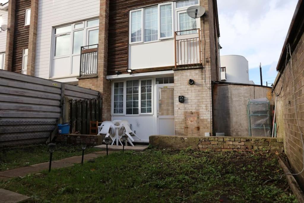 The Entire 4 Bedroom House Near Victoria Park And In Bow E3 Ferienhaus