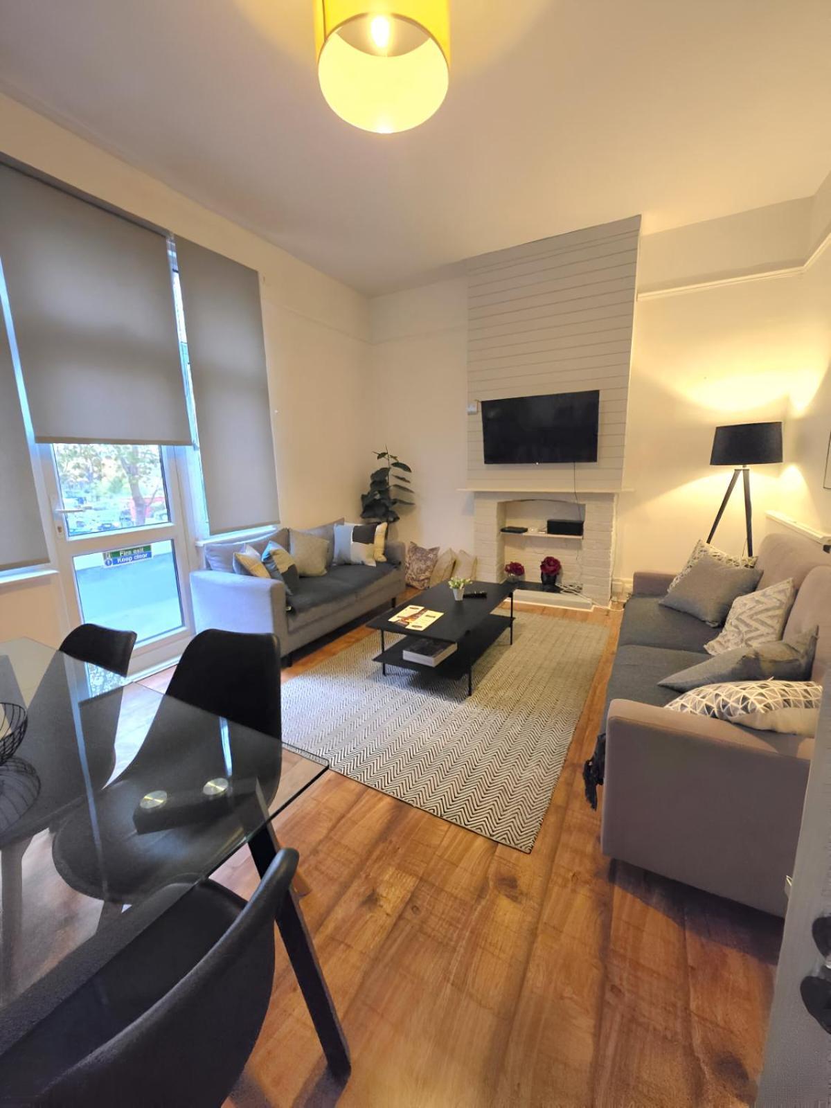 Large Dulwich 3 Bedroom Near Kings College Hospital Apartment *