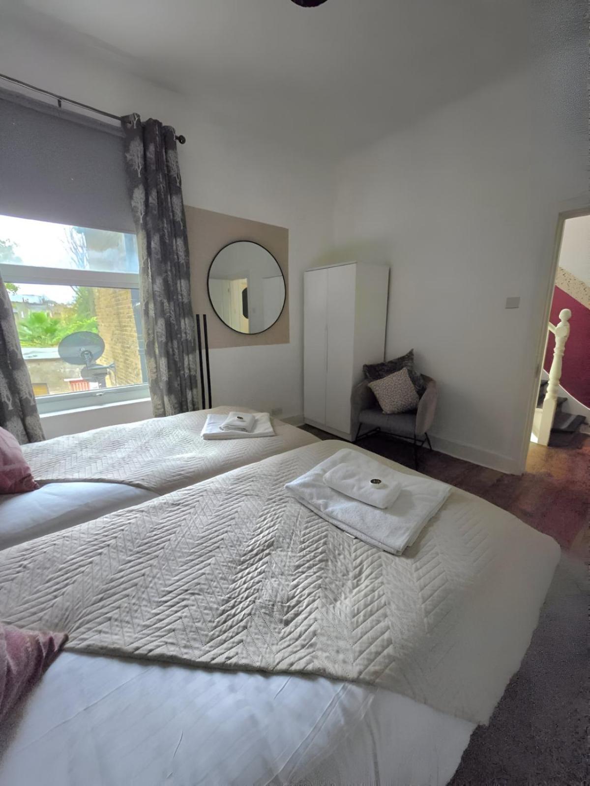 Large Dulwich 3 Bedroom Near Kings College Hospital Apartment *