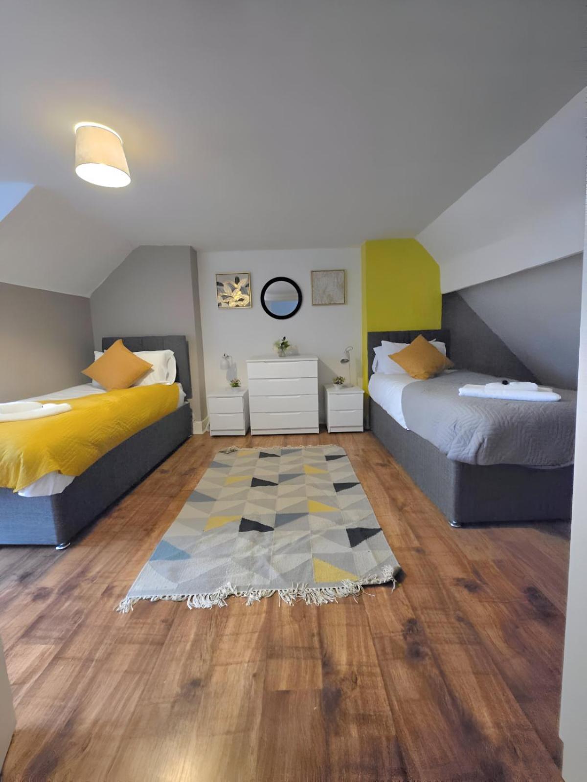 Large Dulwich 3 Bedroom Near Kings College Hospital Apartment *