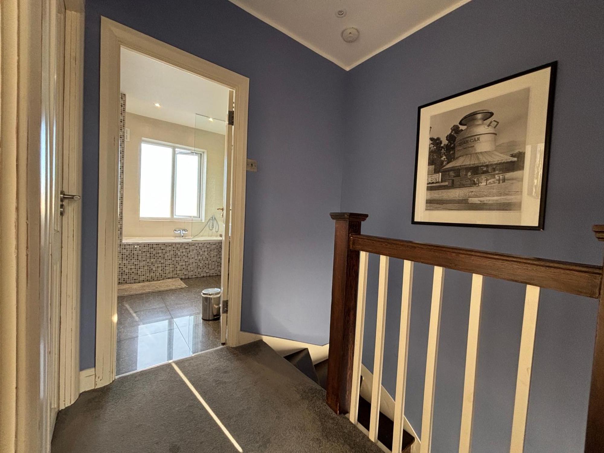 Entire House Floor Perfect For Couples & Freelancers - Available For Single Too * London