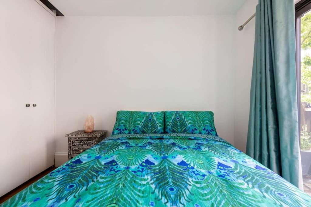 Large Boutique Flat In London's Primrose Hill London