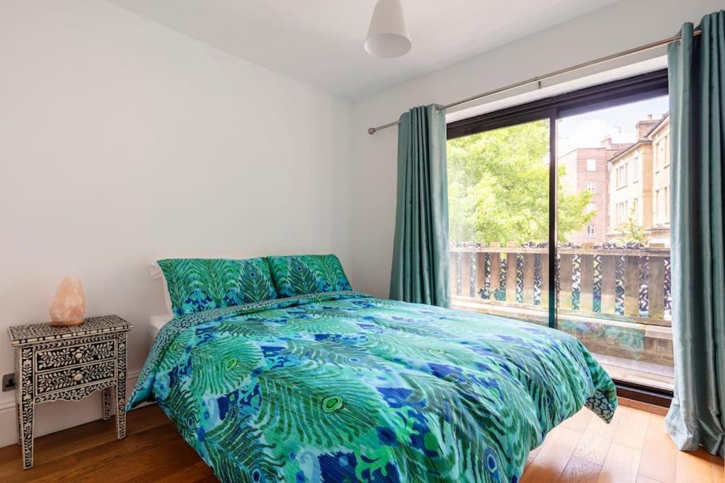 Large Boutique Flat In London's Primrose Hill