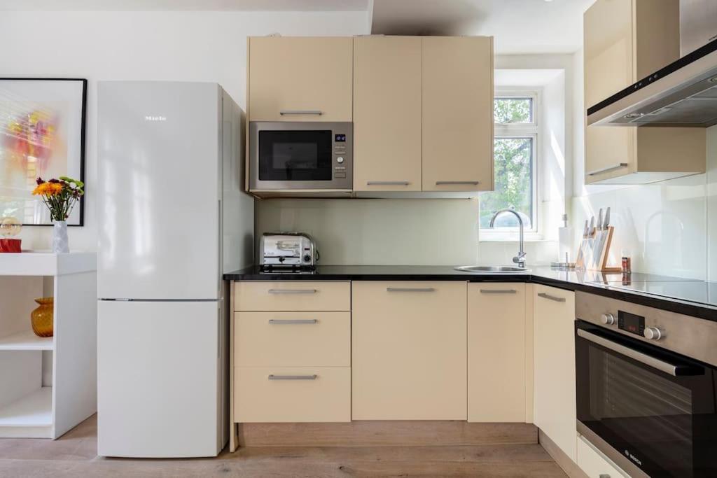 Large Boutique Flat In London's Primrose Hill *