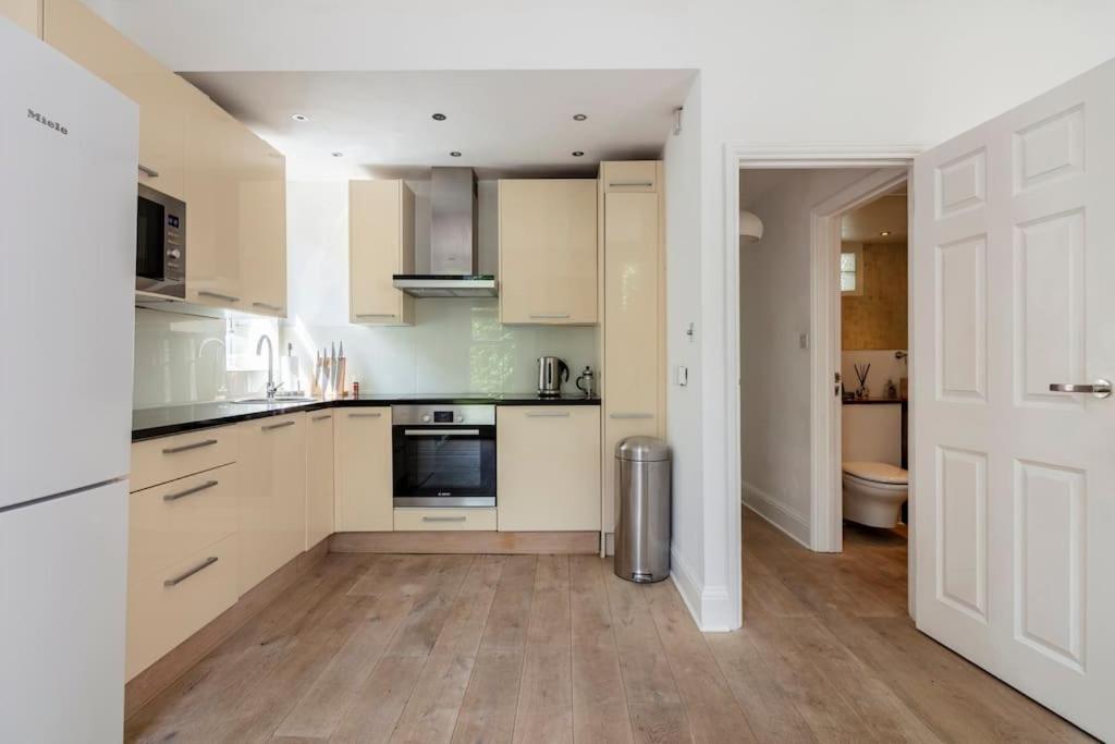 Large Boutique Flat In London's Primrose Hill