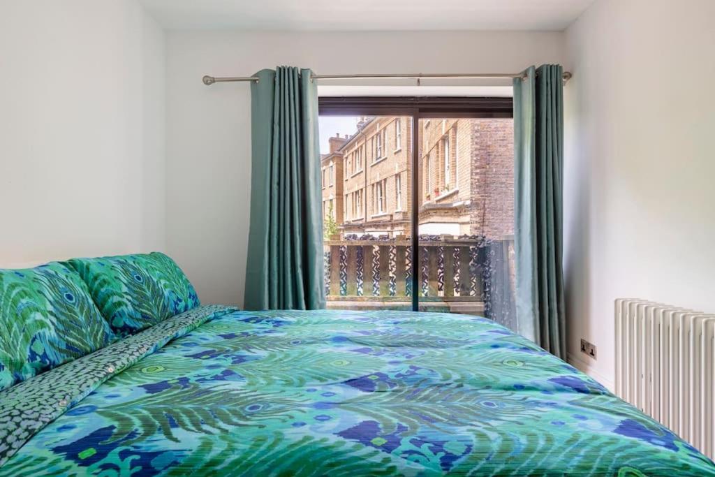 Large Boutique Flat In London's Primrose Hill Apartment *